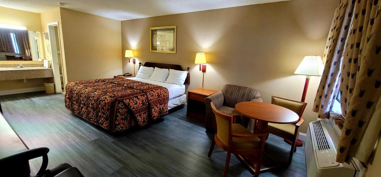 Hayti Regency Travel Inn מראה חיצוני תמונה